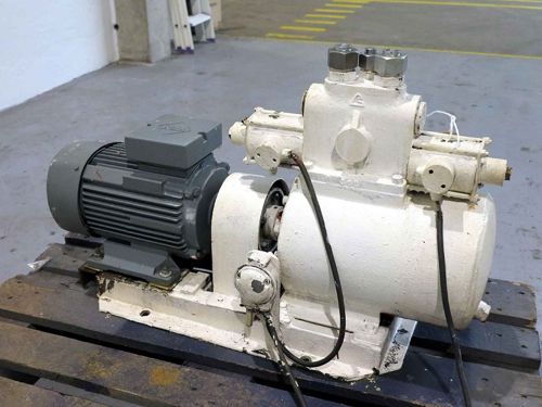 Steering machine pumps